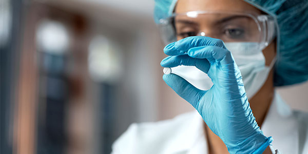 Foto da notícia Atuação e mercado de trabalho para especialistas em farmacovigilância