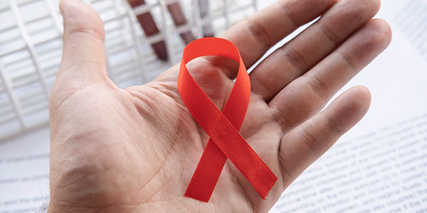 Foto da notícia No mundo, há cerca de 37,9 milhões de pessoas vivendo com o HIV