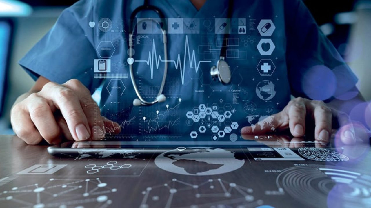 Uso de inteligência artificial em saúde pública no Reino Unido pelo NHS