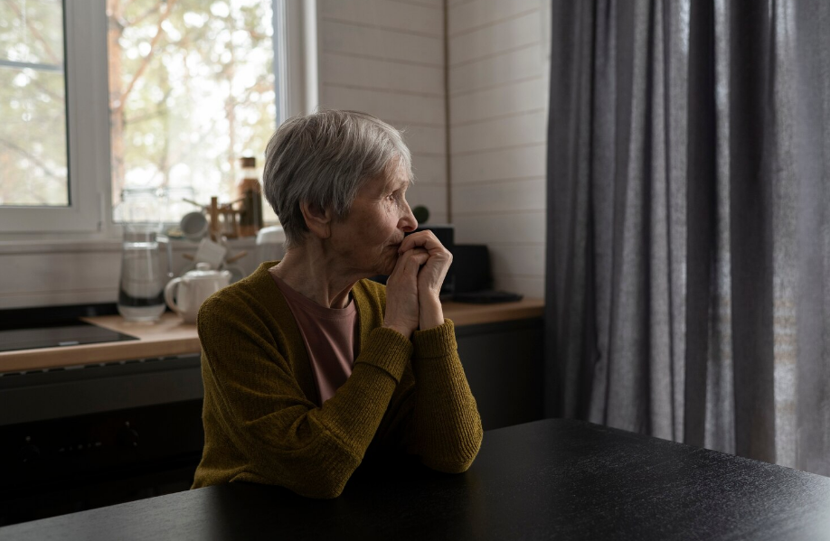 Sinais silenciosos de depressão representados por ícones de sono, apetite e isolamento social